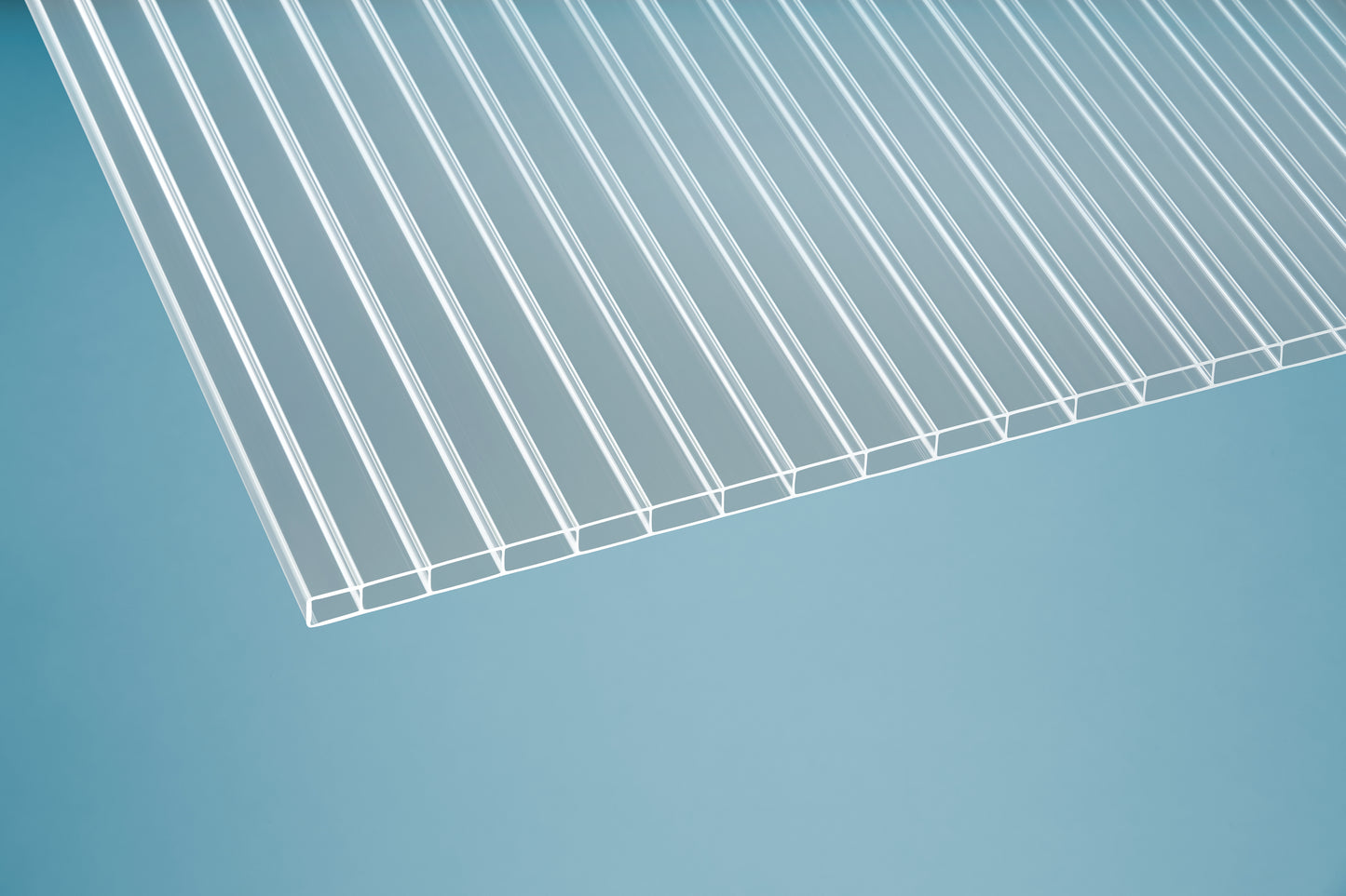 Klare 16 mm Doppelstegplatte aus Acrylglas – UV-beständig, hagelsicher, ideal für Terrassen oder Wintergärten