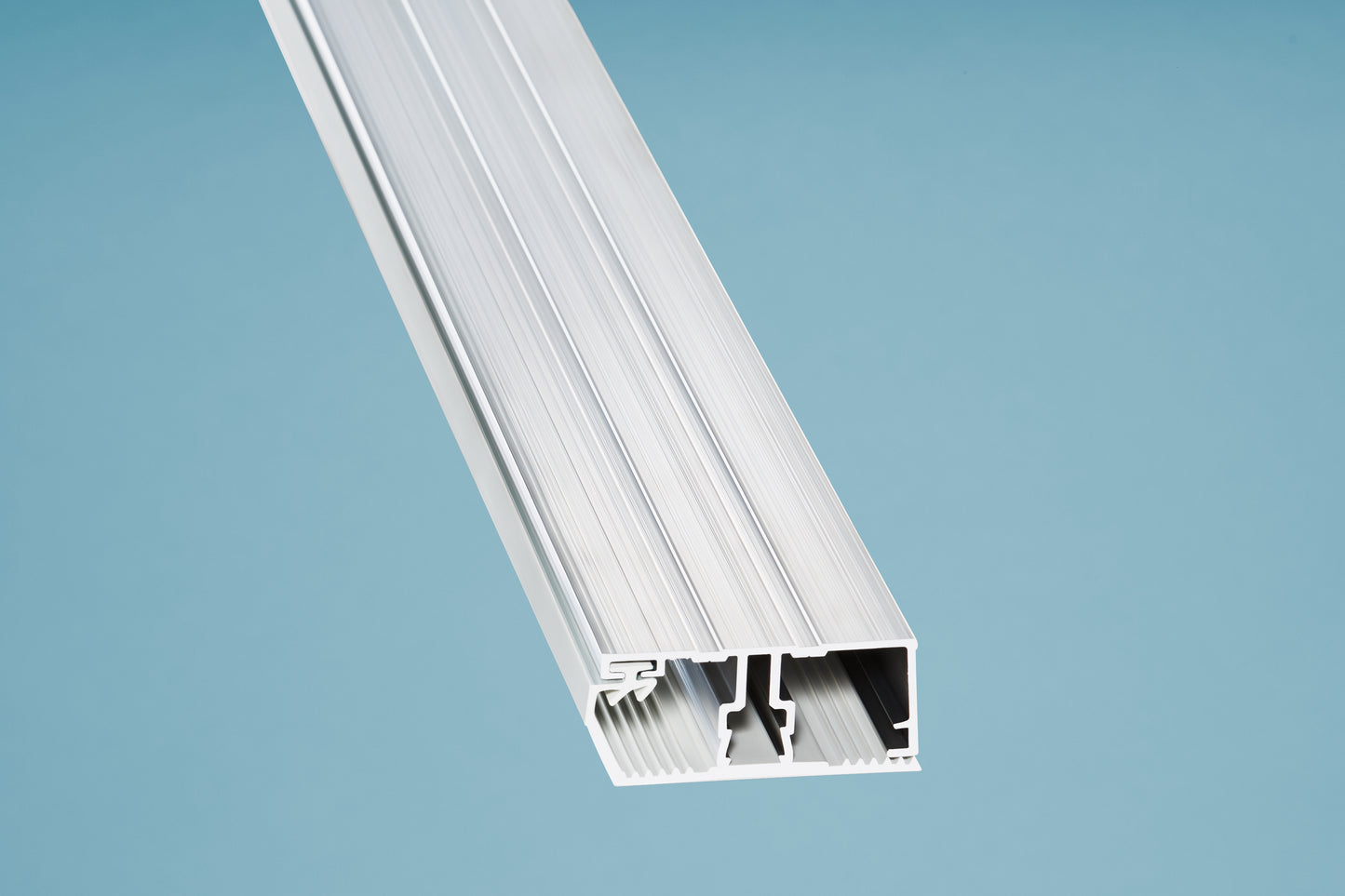 Alu-Alu Komplettsystem 60 mm für 16 mm Stegplatten mit Lippendichtungen – geeignet als Mittel- oder Randprofil zur sicheren Verlegung auf Holz- und Metallkonstruktionen