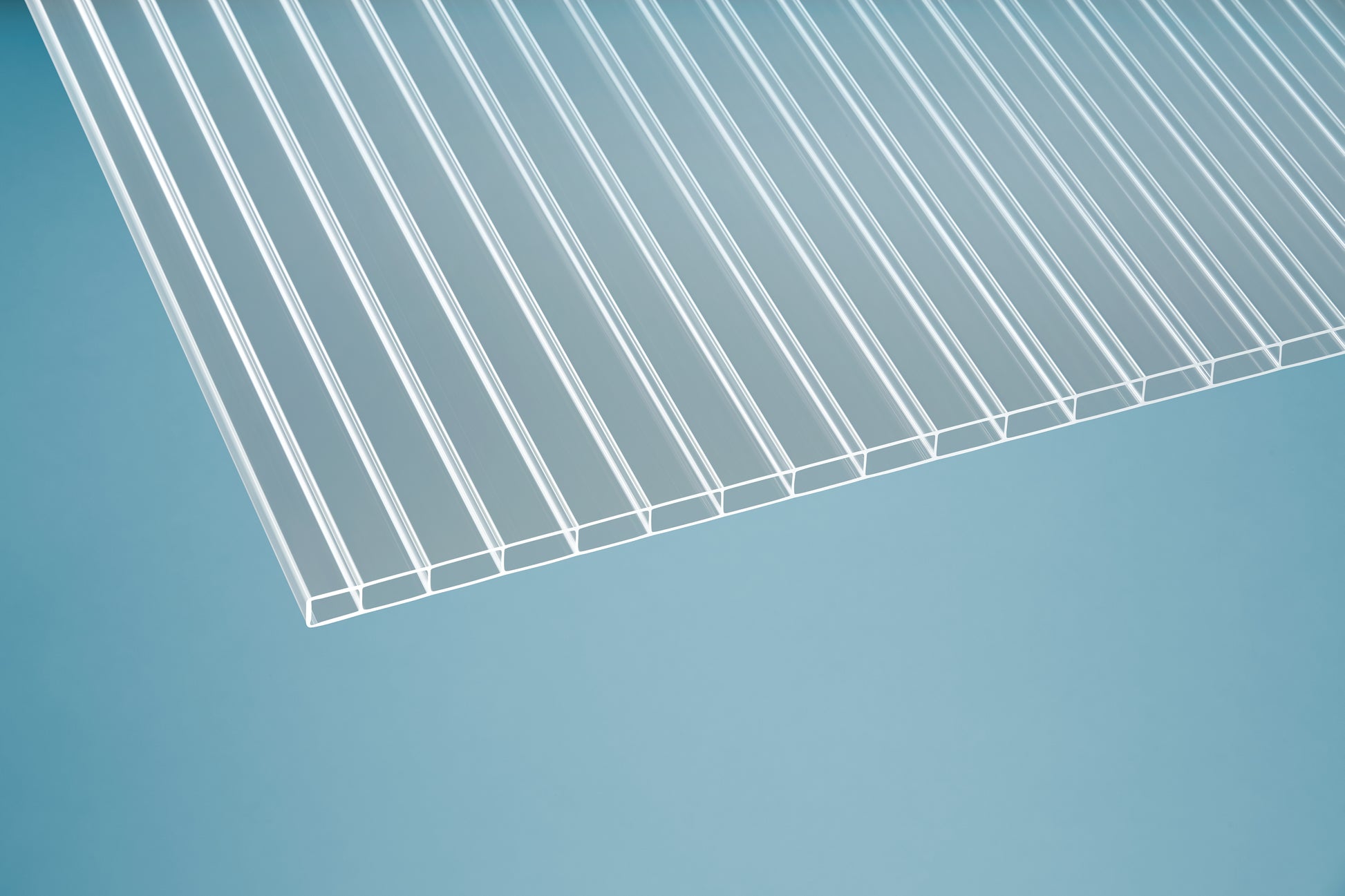 Klare 16 mm Doppelstegplatte aus Acrylglas – UV-beständig, hagelsicher, ideal für Terrassen oder Wintergärten